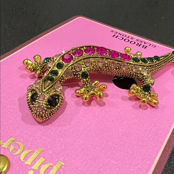 Piper K | Gecko 🦎 Brooch - Picture 3 of 9